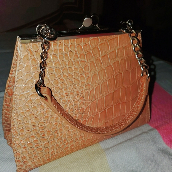 Liz Claiborne reptile clutch - Picture 2 of 16